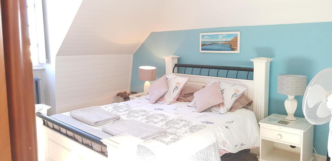 Maison Papillons Plomodiern Luaran gambar