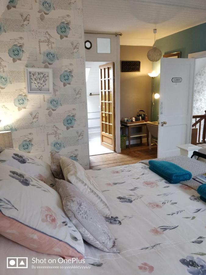 Maison Papillons Plomodiern Luaran gambar