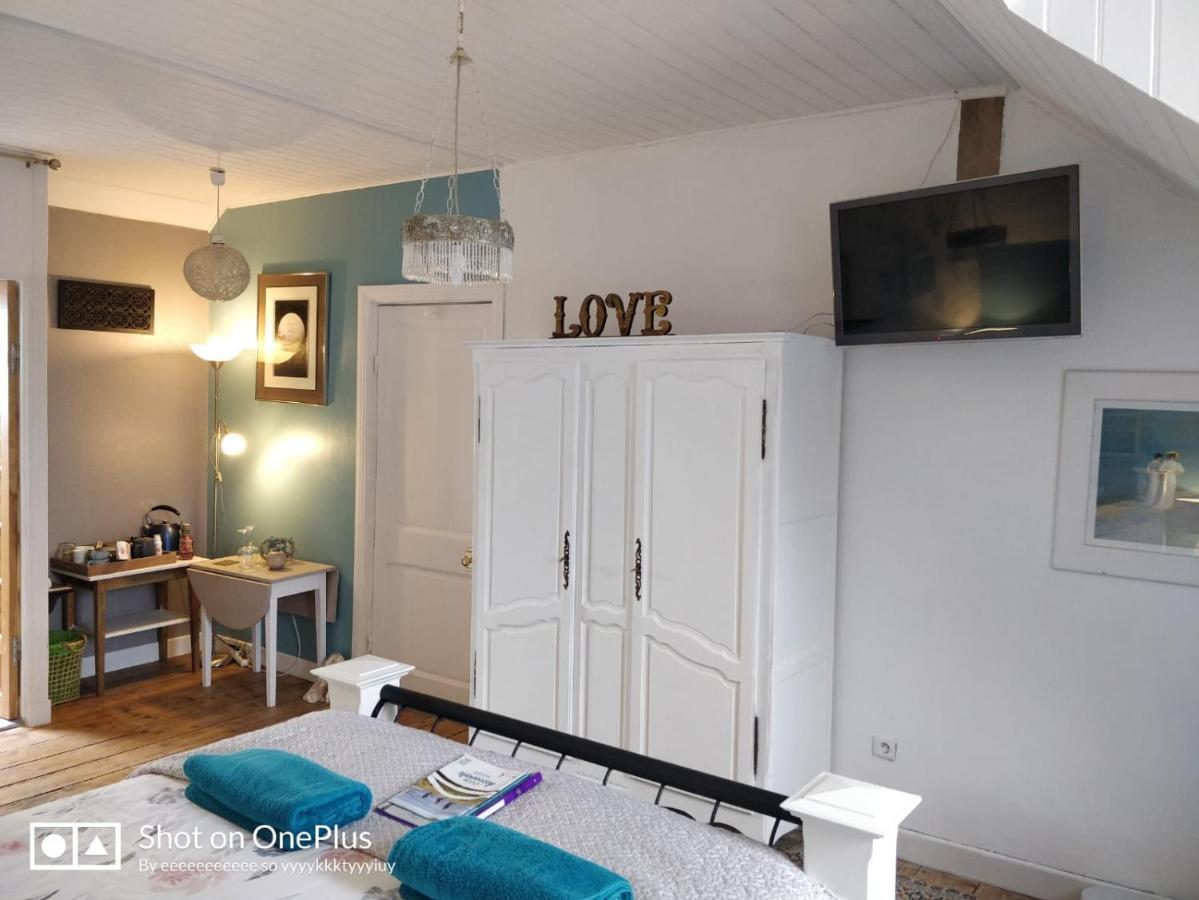 Maison Papillons Plomodiern Luaran gambar