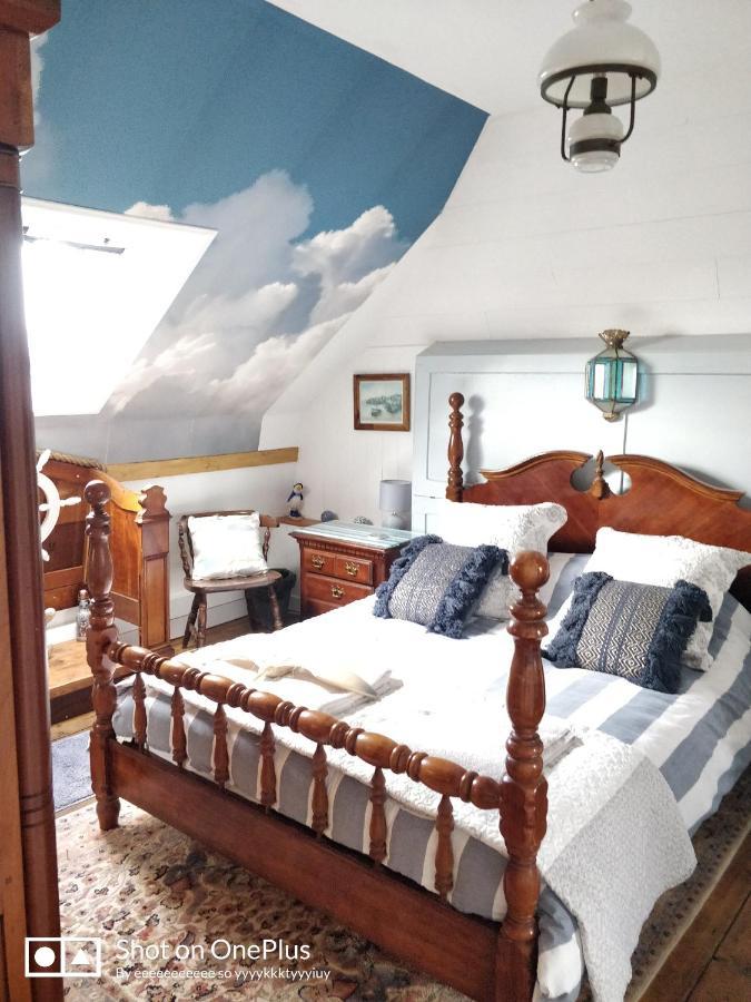 Maison Papillons Plomodiern Luaran gambar