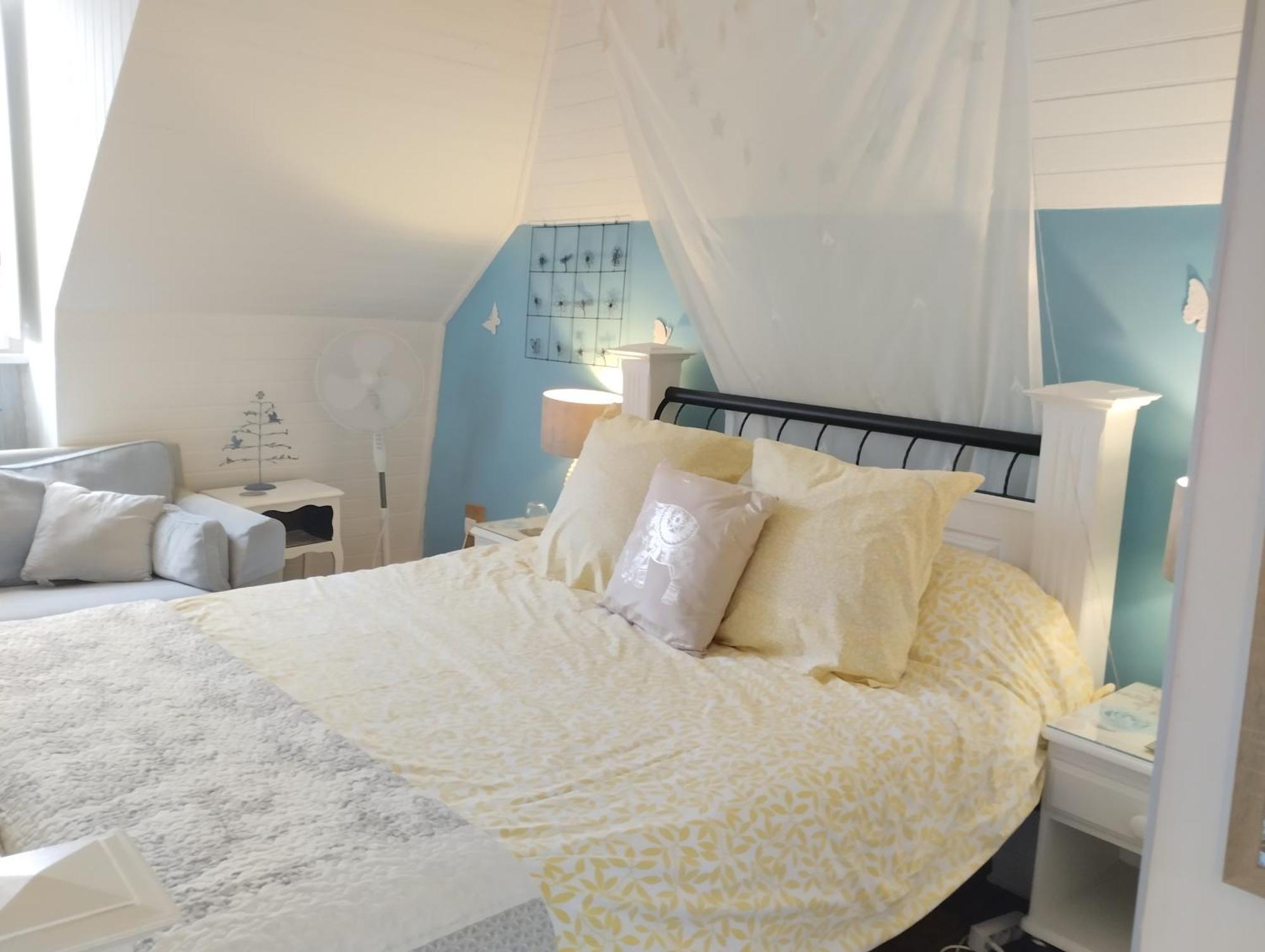 Maison Papillons Plomodiern Luaran gambar